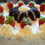 Cheese & Cream Cake with Strawberries and Oreos - Käsesahne-Torte mit Erdbeeren und Oreos