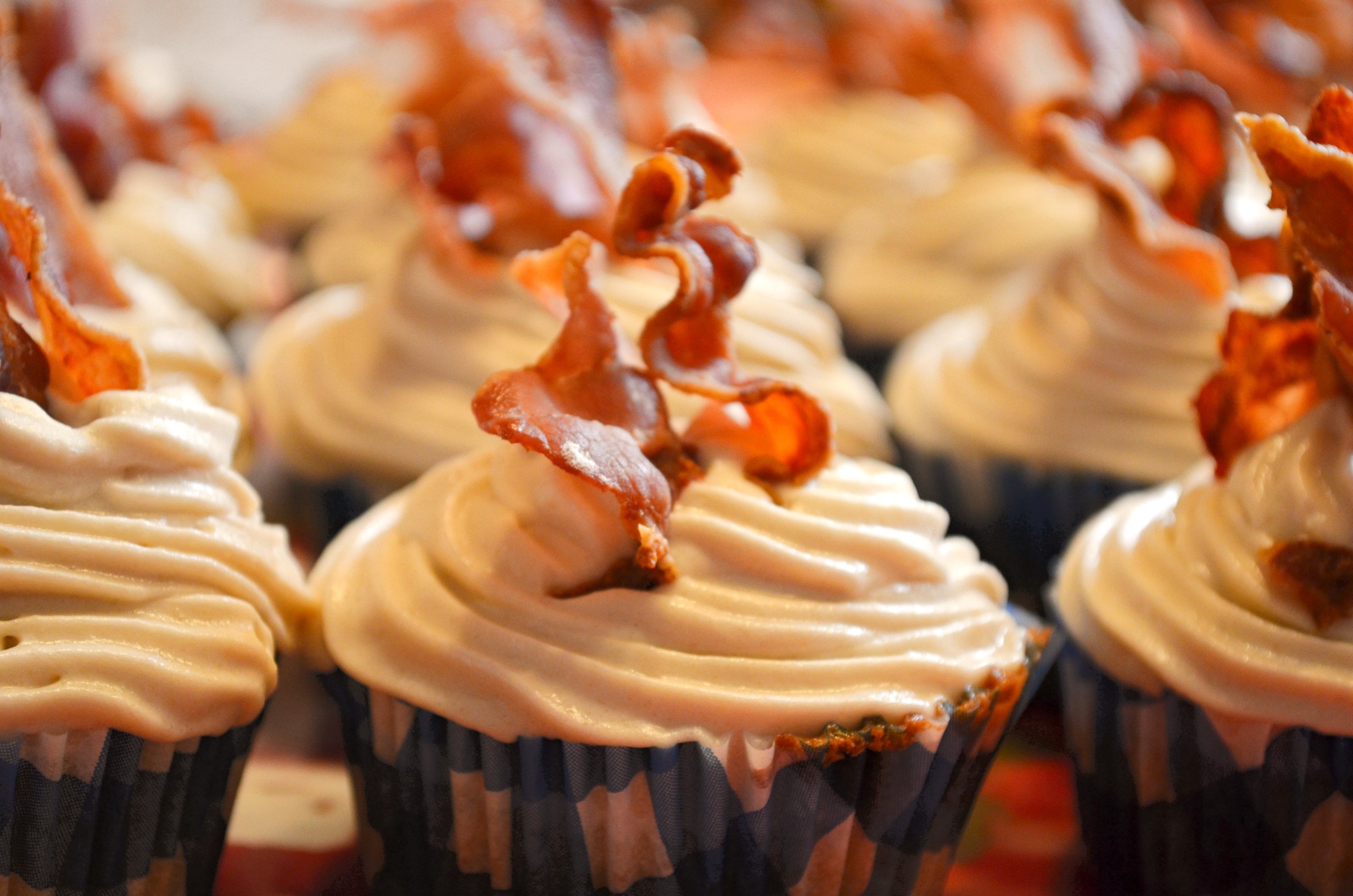 Caramel Maple Bacon Cupcakes by gingerlemonandspice