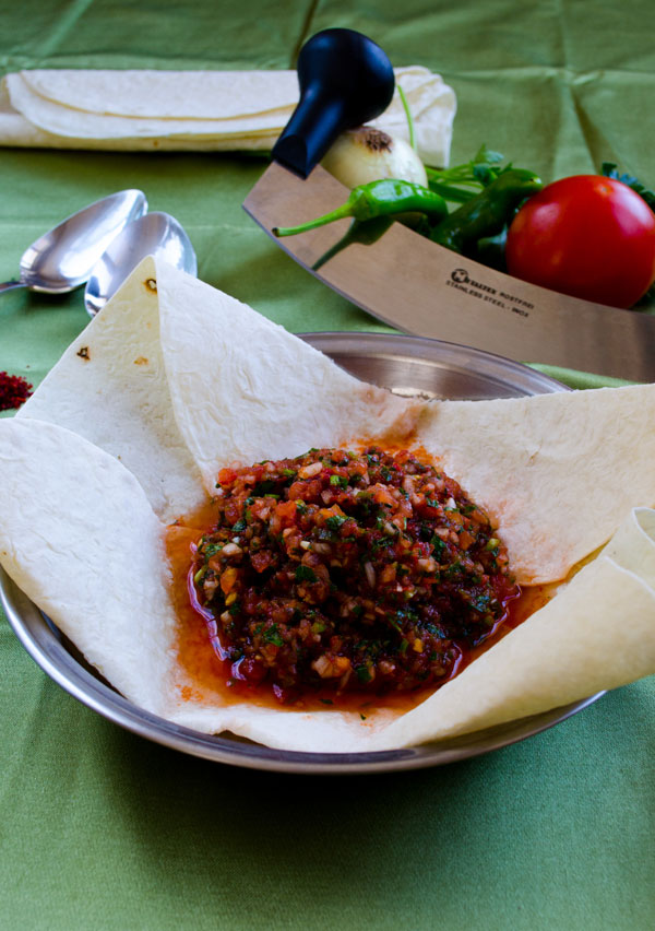 Acılı Ezme – Turkish Spicy Ezme Salad